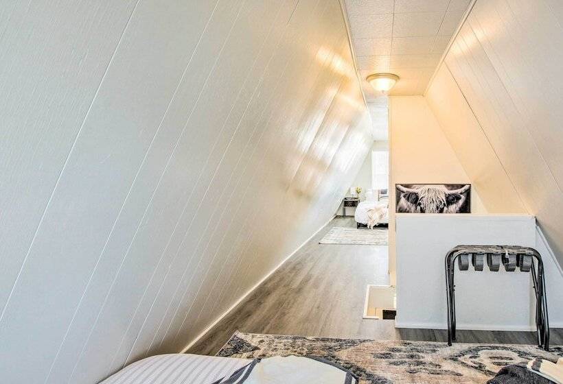 Charming Evanston A Frame: Dog Friendly!