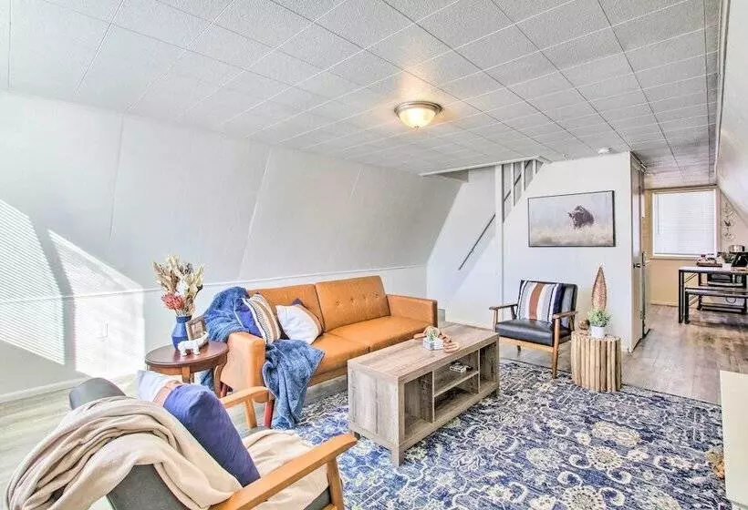 Charming Evanston A Frame: Dog Friendly!