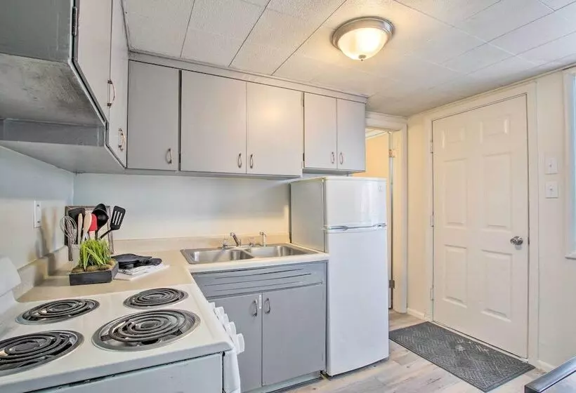 Charming Evanston A Frame: Dog Friendly!