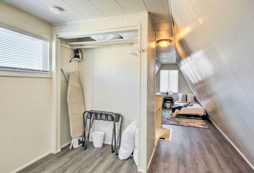 Charming Evanston A Frame: Dog Friendly!