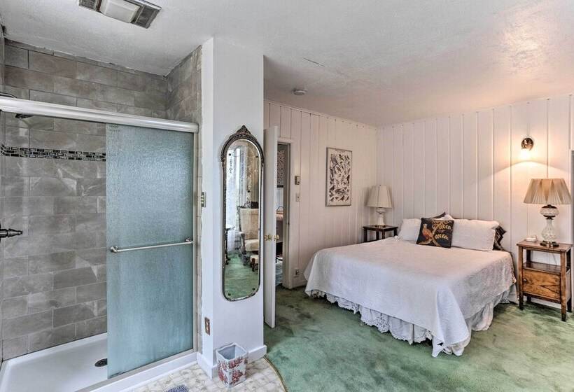 Charming Historic Retreat Near Poverty Bay!