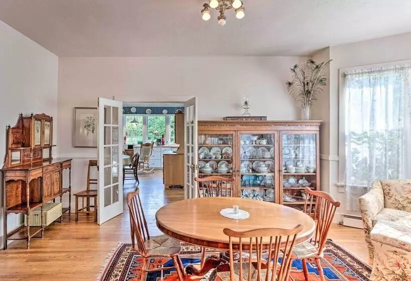 Charming Historic Retreat Near Poverty Bay!