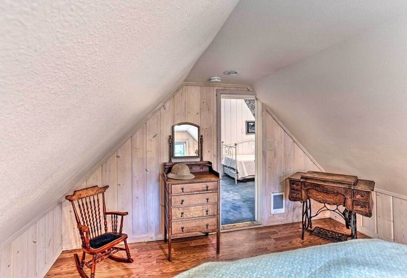 Charming Historic Retreat Near Poverty Bay!