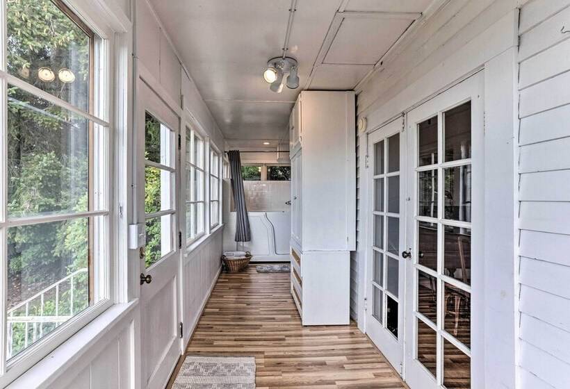 Charming Historic Retreat Near Poverty Bay!