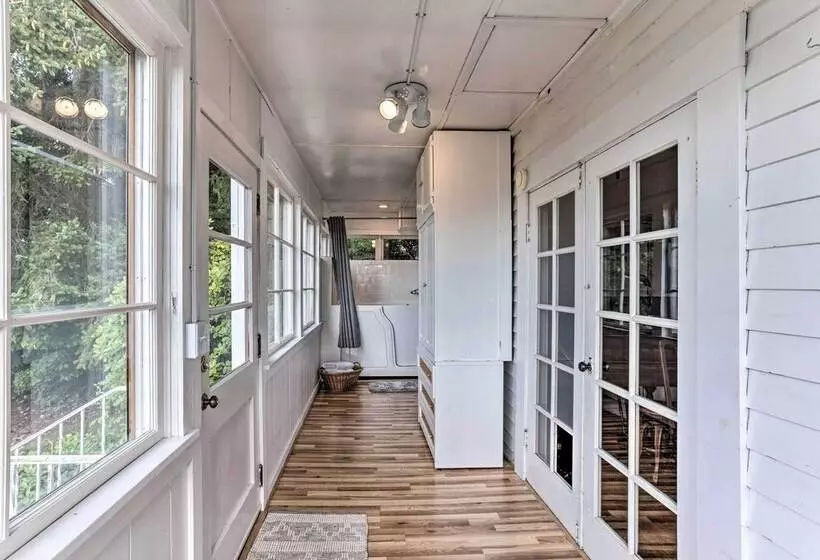 Charming Historic Retreat Near Poverty Bay!