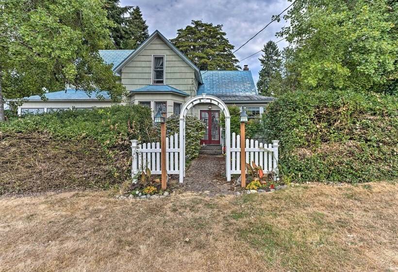 Charming Historic Retreat Near Poverty Bay!