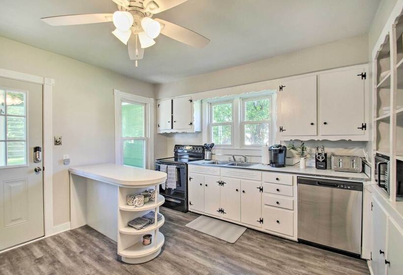 Charming Shenandoah Home < 1 Mi To River!