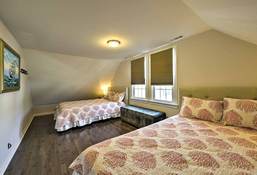 Charming Wildwood Hideaway W/ Private Pool & Deck!