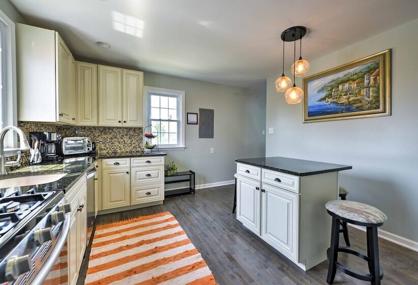 Charming Wildwood Hideaway W/ Private Pool & Deck!