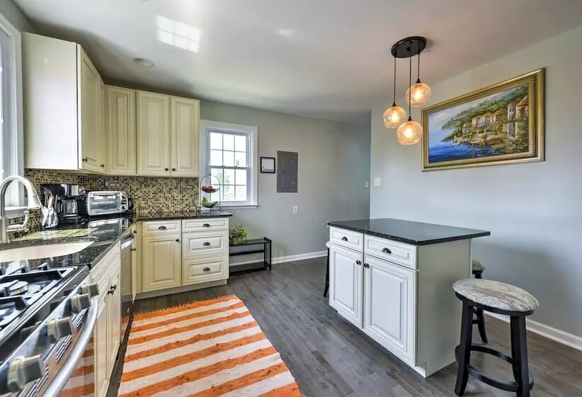 Charming Wildwood Hideaway W/ Private Pool & Deck!