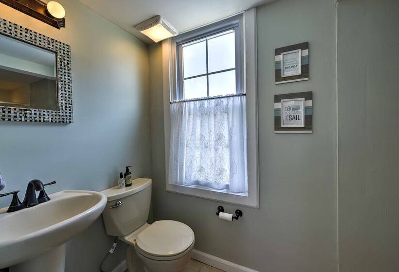 Charming Wildwood Hideaway W/ Private Pool & Deck!