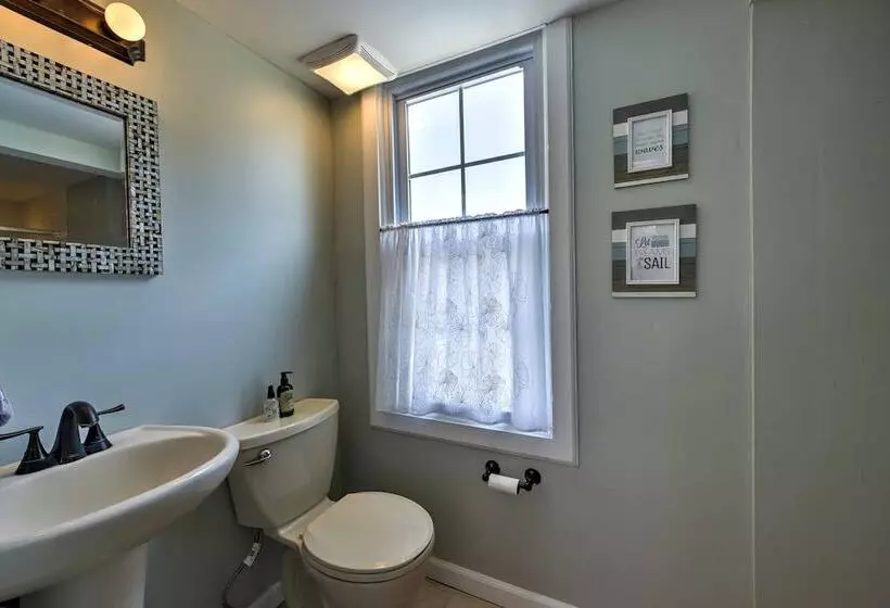 Charming Wildwood Hideaway W/ Private Pool & Deck!