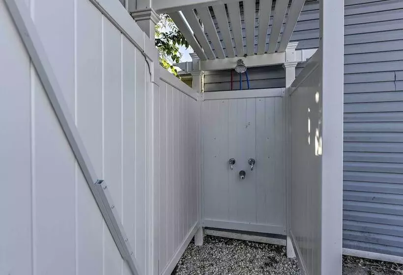 Charming Wildwood Hideaway W/ Private Pool & Deck!