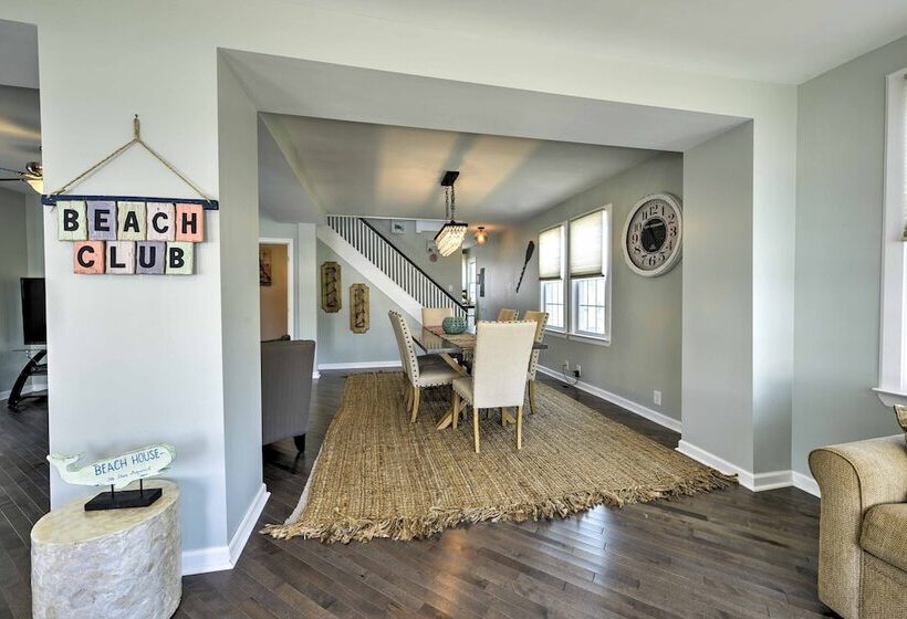 Charming Wildwood Hideaway W/ Private Pool & Deck!