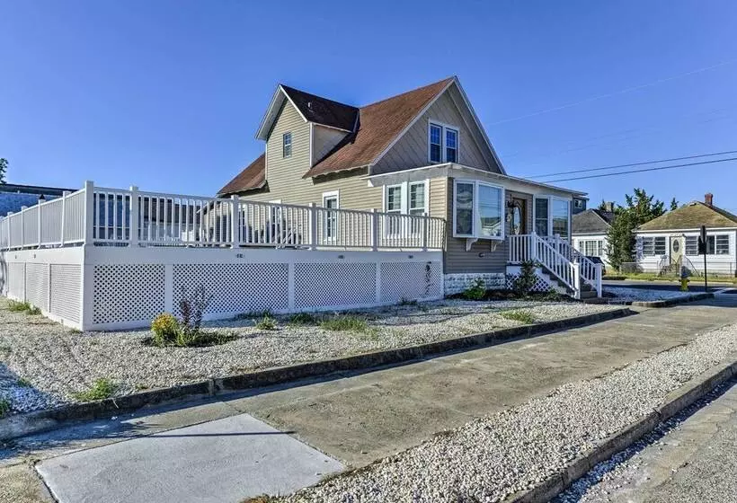 Charming Wildwood Hideaway W/ Private Pool & Deck!