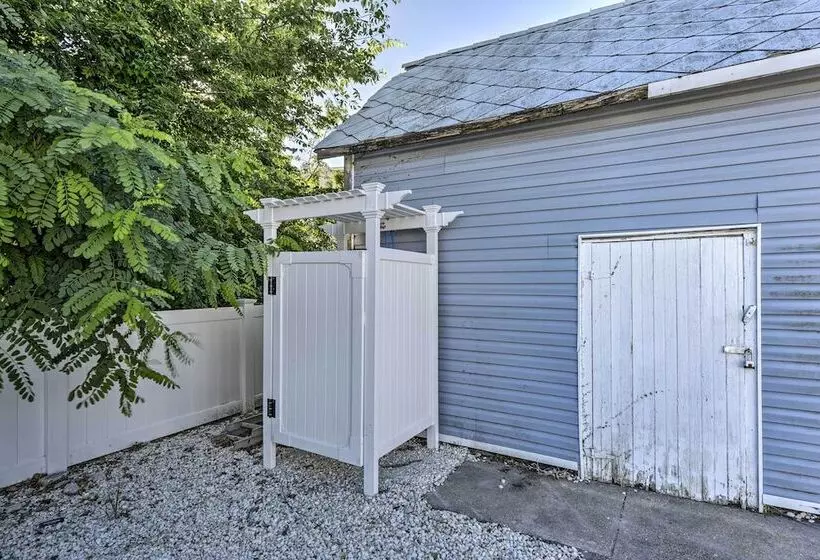 Charming Wildwood Hideaway W/ Private Pool & Deck!