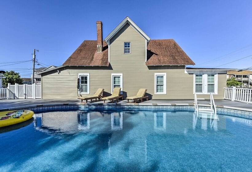 Charming Wildwood Hideaway W/ Private Pool & Deck!