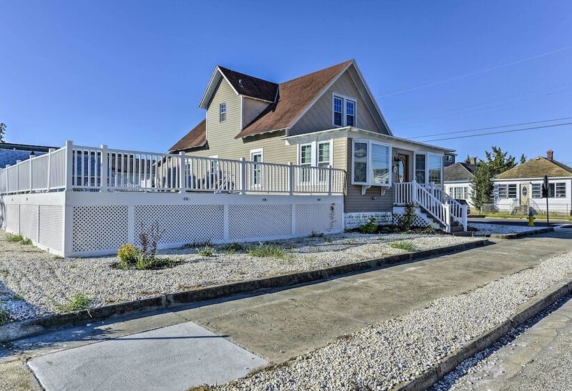 Charming Wildwood Hideaway W/ Private Pool & Deck!
