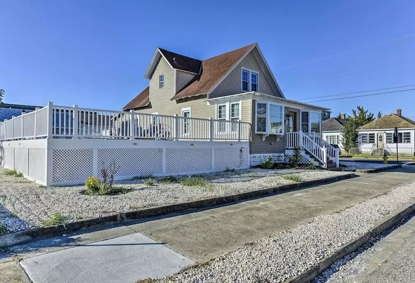 Charming Wildwood Hideaway W/ Private Pool & Deck!