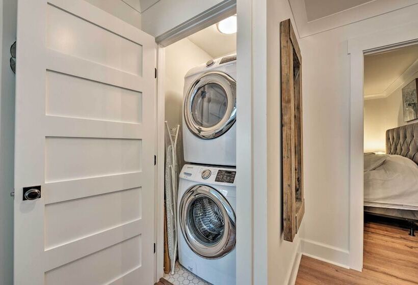 Chic Urban Farmhouse In Historic Dilworth W/ Patio