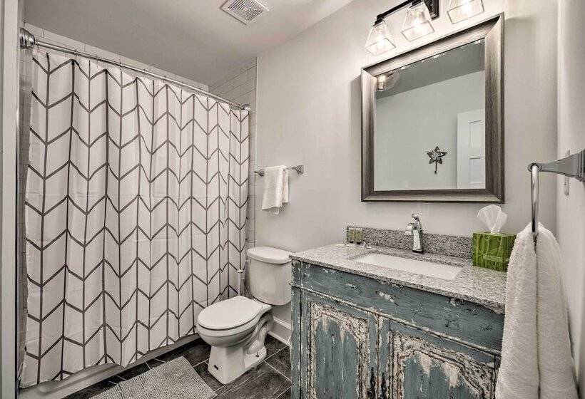 Chic Urban Farmhouse In Historic Dilworth W/ Patio