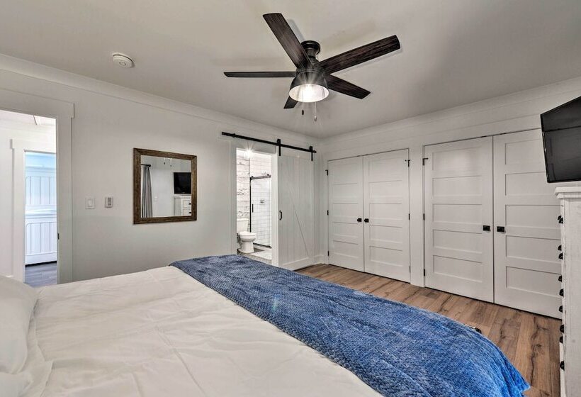 Chic Urban Farmhouse In Historic Dilworth W/ Patio