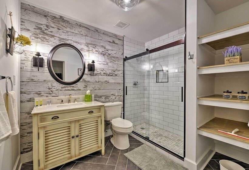 Chic Urban Farmhouse In Historic Dilworth W/ Patio