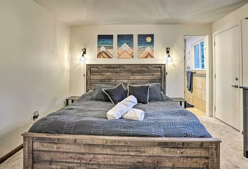 Classic Woodinville Escape Near Wineries