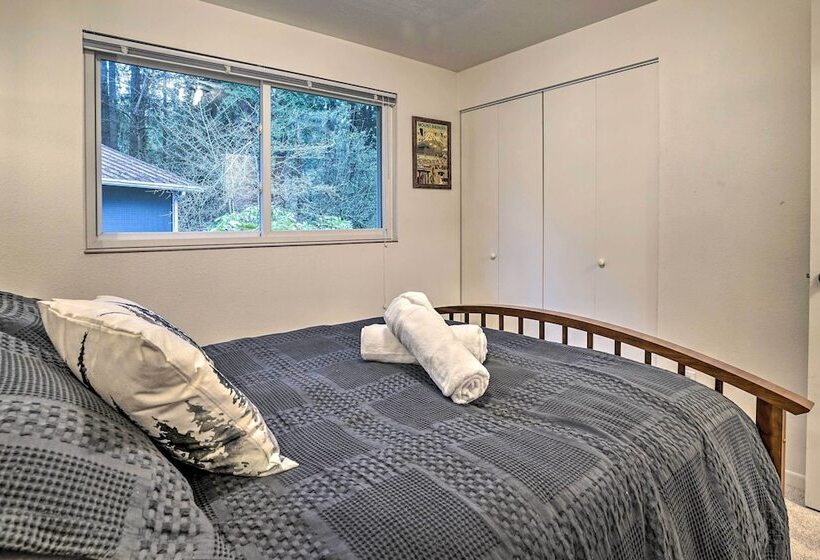 Classic Woodinville Escape Near Wineries