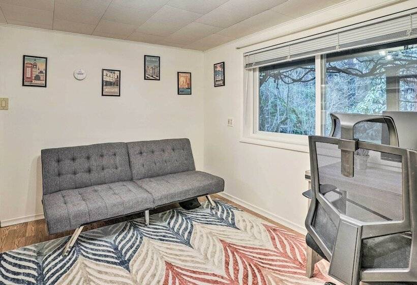 Classic Woodinville Escape Near Wineries