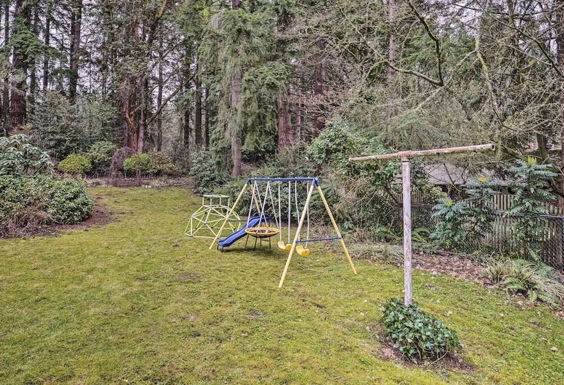 Classic Woodinville Escape Near Wineries