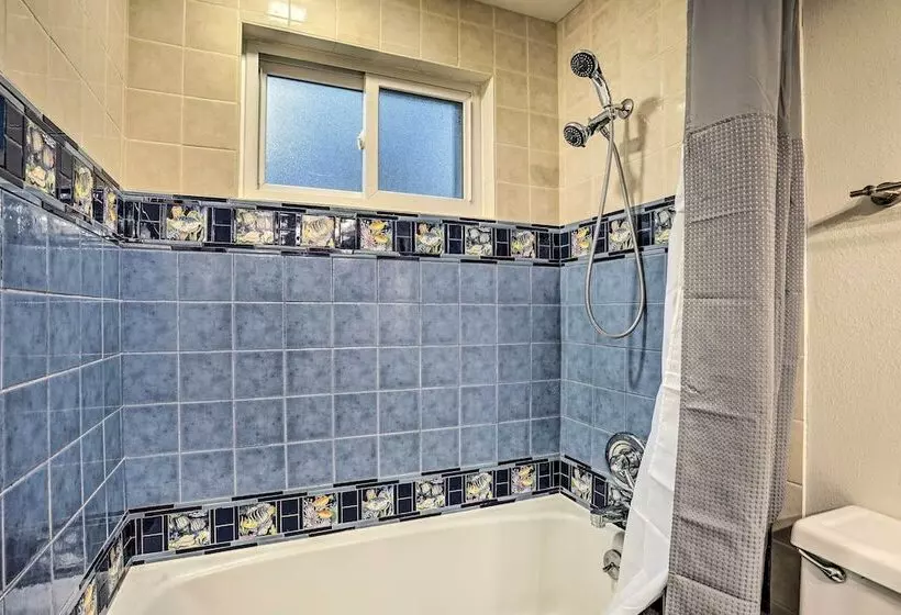 Classic Woodinville Escape Near Wineries