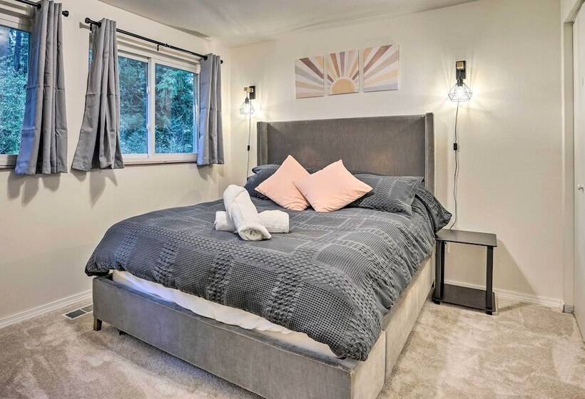 Classic Woodinville Escape Near Wineries