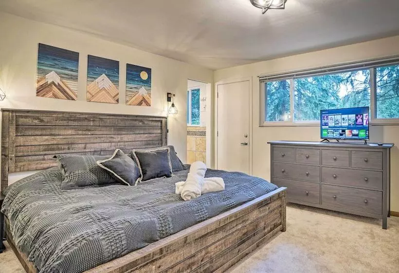 Classic Woodinville Escape Near Wineries