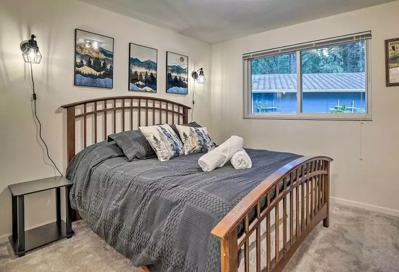 Classic Woodinville Escape Near Wineries