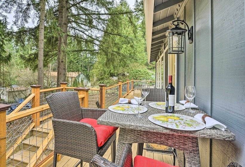 Classic Woodinville Escape Near Wineries