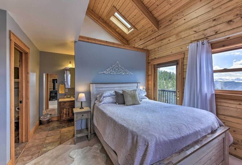 Secluded Mountain Retreat W/ Views On 45 Acres!