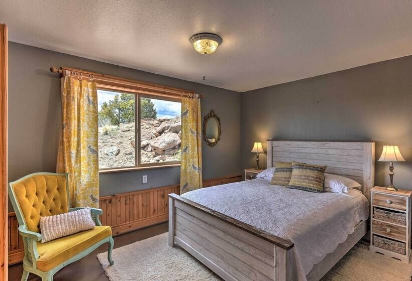 Secluded Mountain Retreat W/ Views On 45 Acres!