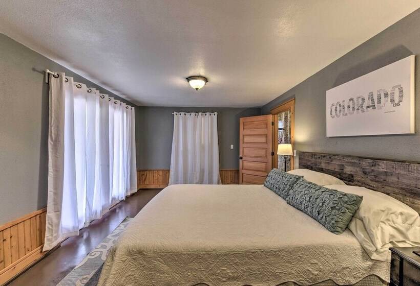 Secluded Mountain Retreat W/ Views On 45 Acres!