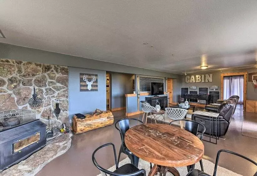 Secluded Mountain Retreat W/ Views On 45 Acres!