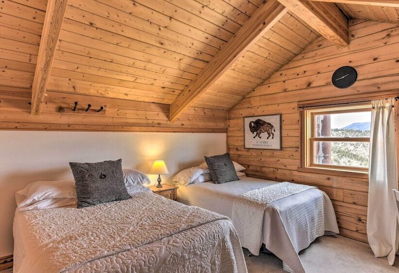 Secluded Mountain Retreat W/ Views On 45 Acres!