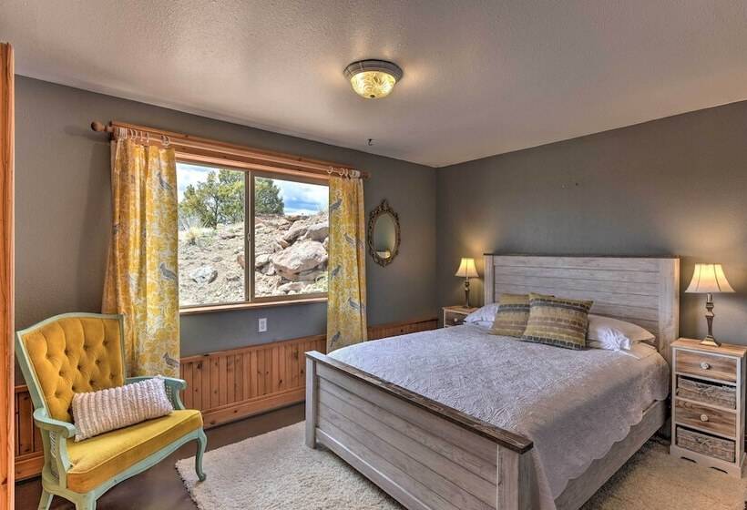 Secluded Mountain Retreat W/ Views On 45 Acres!