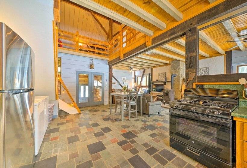 Country Escape W/ Fire Pit Near French Creek!