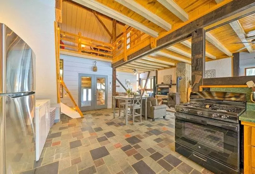 Country Escape W/ Fire Pit Near French Creek!