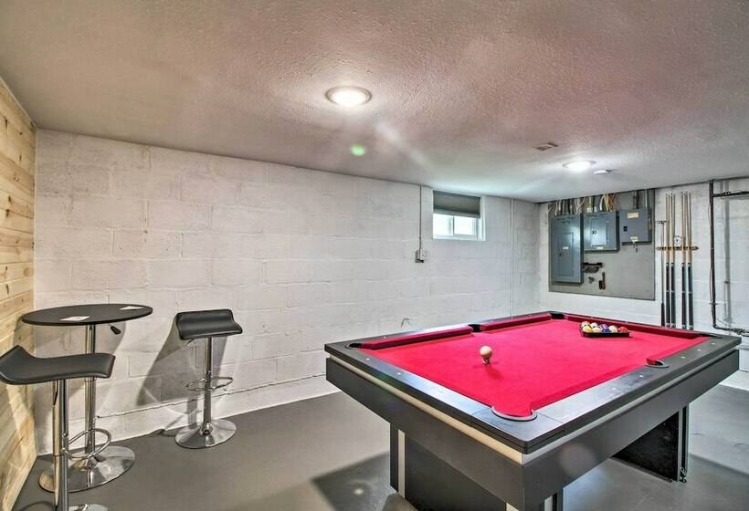 Cozy Getaway: 5 Miles To Duluth & Lake Superior!