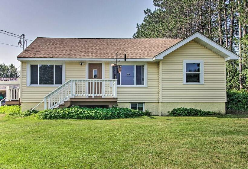 Cozy Getaway: 5 Miles To Duluth & Lake Superior!