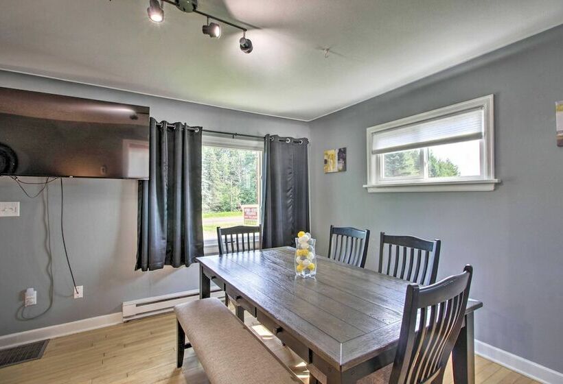 Cozy Getaway: 5 Miles To Duluth & Lake Superior!