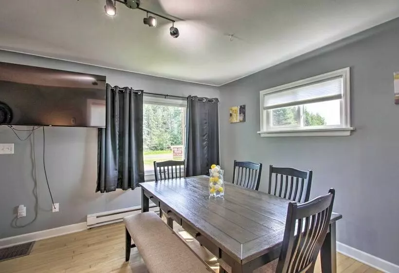 Cozy Getaway: 5 Miles To Duluth & Lake Superior!