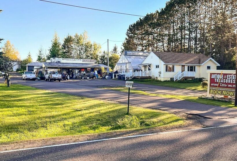 Cozy Getaway: 5 Miles To Duluth & Lake Superior!