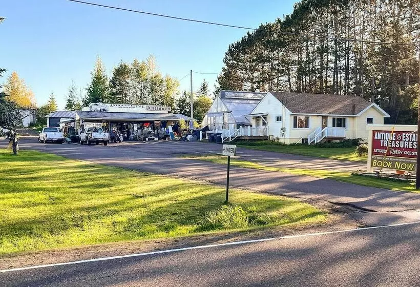 Cozy Getaway: 5 Miles To Duluth & Lake Superior!